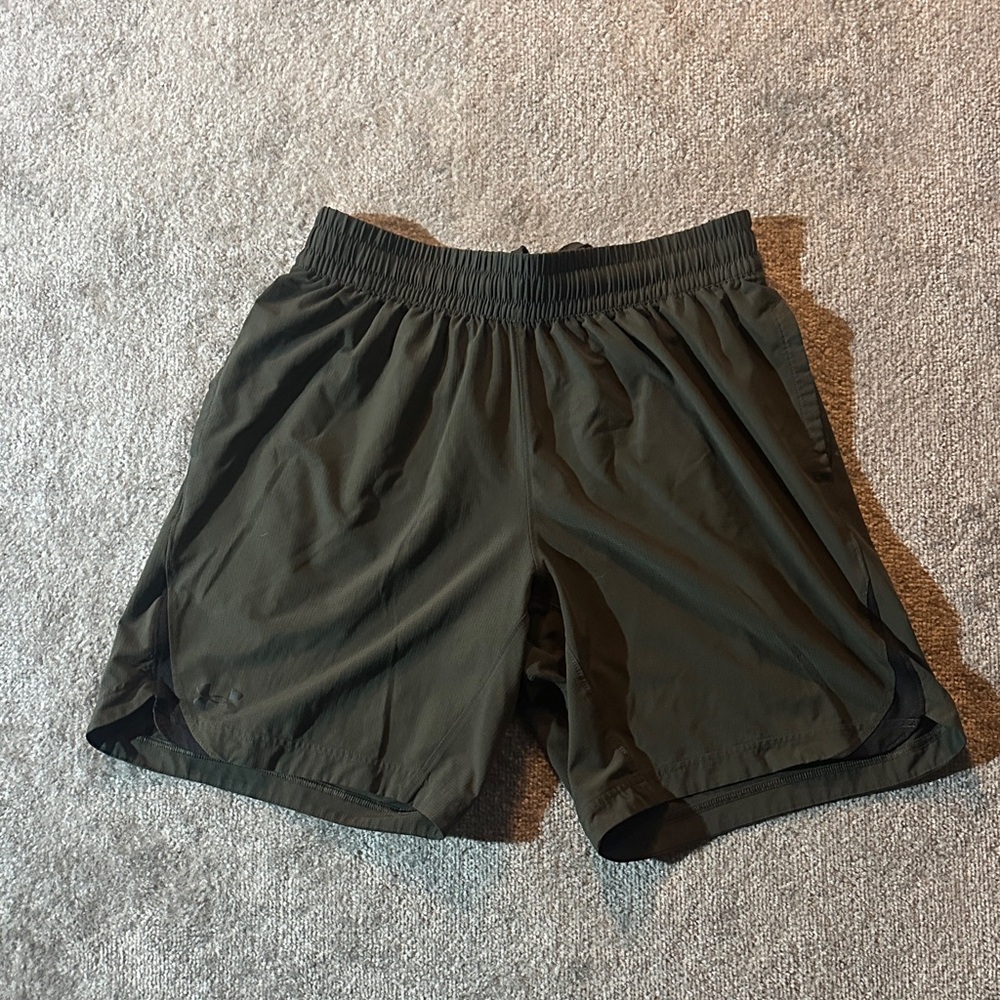 UNDER ARMOUR MENS WORKOUT SHORTS